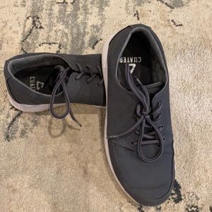 Cuater size 10 shoes.